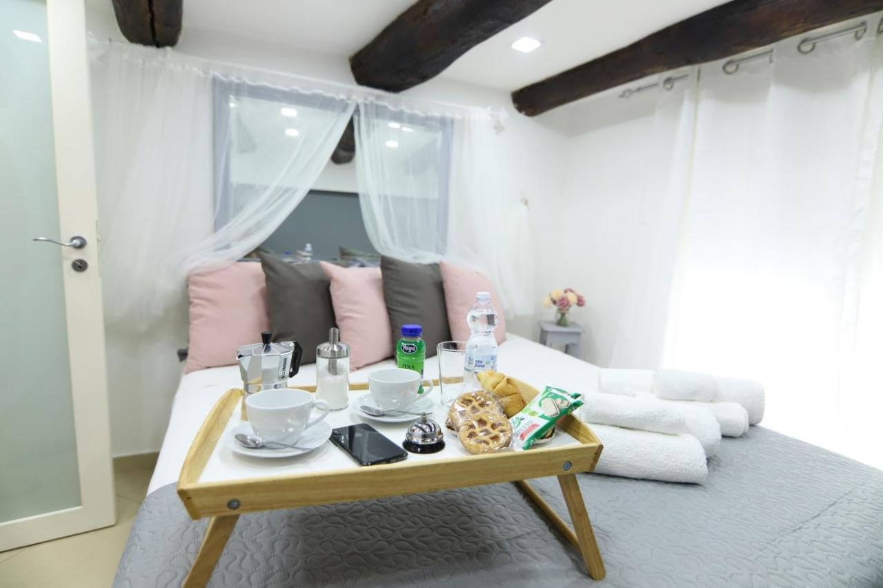 Napule - Loft Apartment Napoli Bagian luar foto